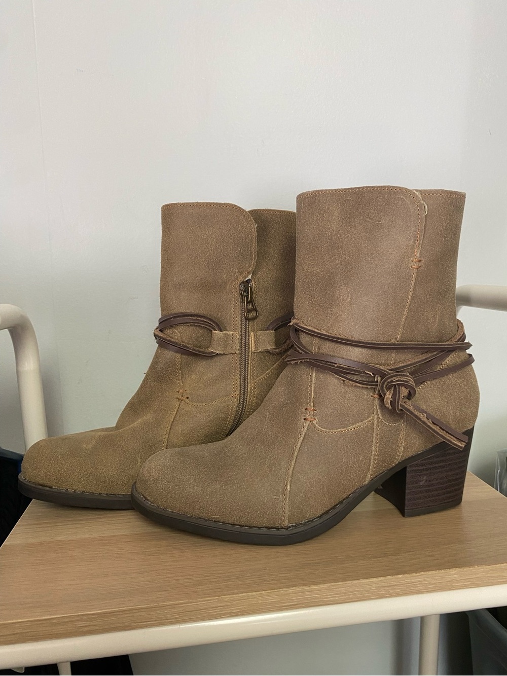 NWOT EDDIE BAUER BOOTS - SIZE 7